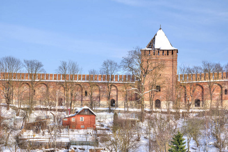 棱.堡垒墙壁和 Pozdnyakova 塔