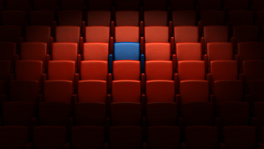 观众席与一个保留席位照片