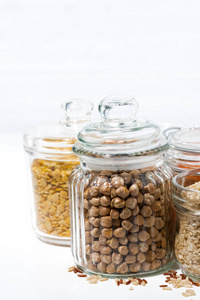 玻璃罐中谷物和豆类的分类