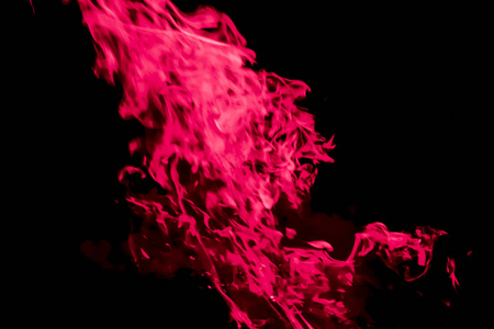 晚上烧稻草.一团深红色的火焰照片