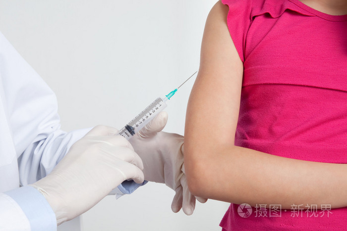 医生给病人注射