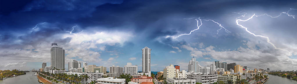 迈阿密海滩日落地平线, 从运河的暴风雨天全景鸟瞰