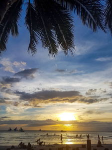 美丽的日落在长滩岛菲律宾