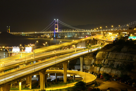 高速公路和大桥夜景图片