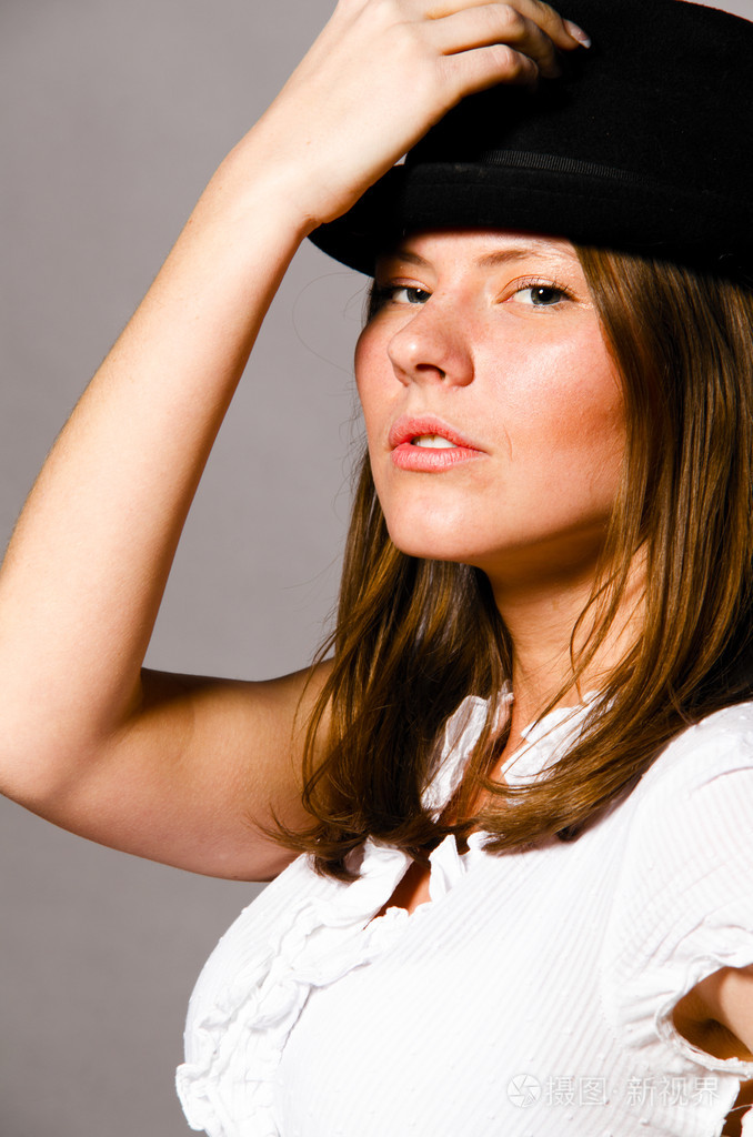 年轻的白种女人