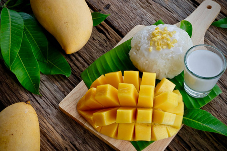 芒果和糯米甜点泰国菜图片