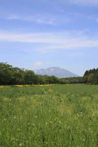 mt.iwate 和蓝色的天空