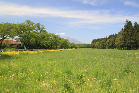 mt.iwate 和蓝色的天空