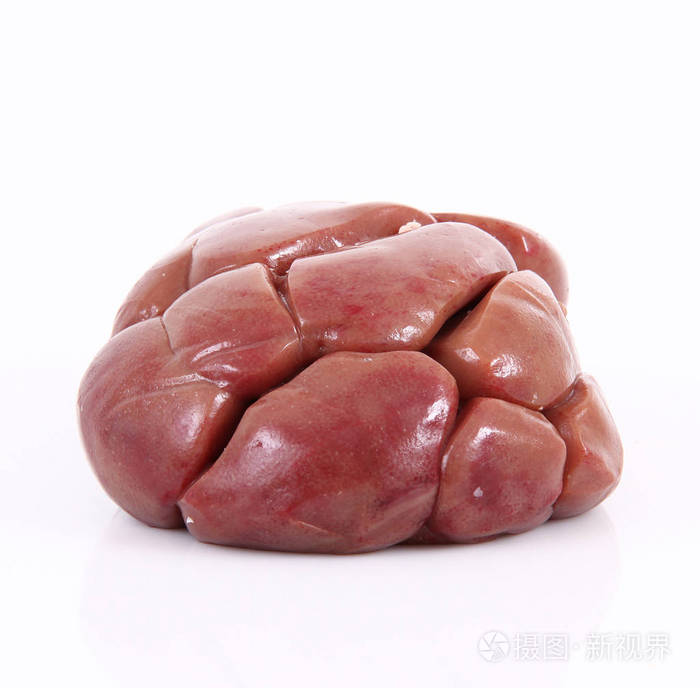 白色背景小牛肉的肾脏
