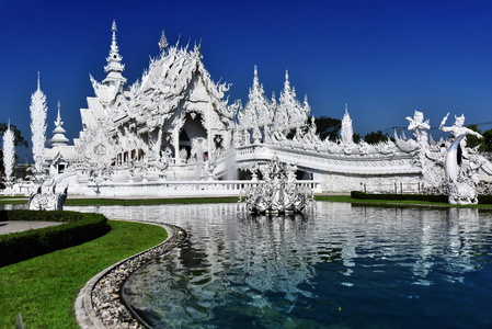 在泰国清莱的一座佛教寺庙, 荣坤寺或白庙