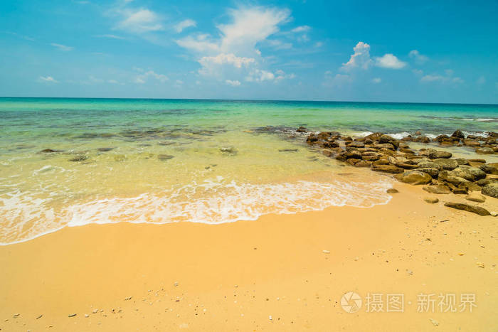 美丽的天堂岛与空的海滩和海