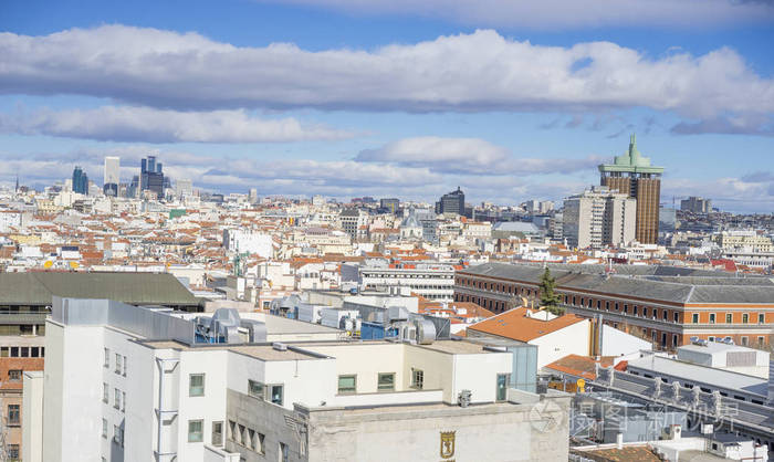 全景鸟瞰的 gran via,在马德里,西班牙,欧洲的首都主要购物街