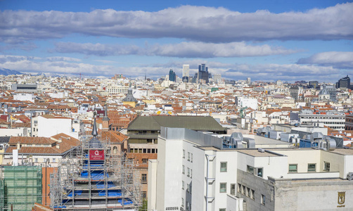 全景鸟瞰的 gran via，在马德里，西班牙，欧洲的首都主要购物街