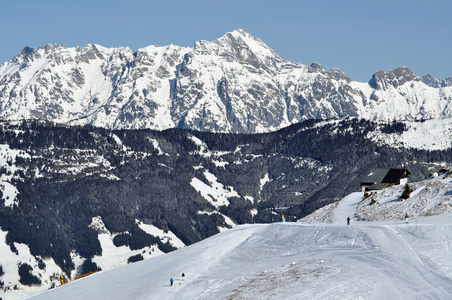 滑雪度假村喜来，冬天在奥地利阿尔卑斯山