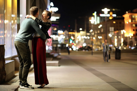 夜晚的恋人图片