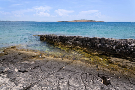 Kamenjak 半岛, 亚得里亚海, Premantura, 克罗地亚的石质水边