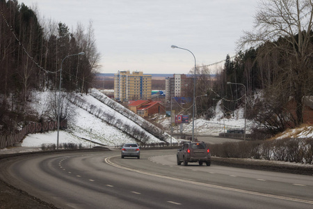 汉特Mansiysk 的城市道路和景观。俄罗斯