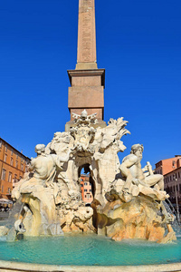 四条河的喷泉片断与埃及方尖碑, 在纳沃纳广场中间, 罗马, 意大利