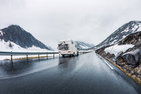 家庭度假旅行房车，在车房的假期旅行