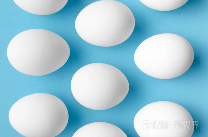 蓝色背景白色鸡蛋