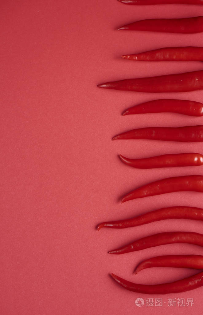 红辣椒红色背景上的热门视图