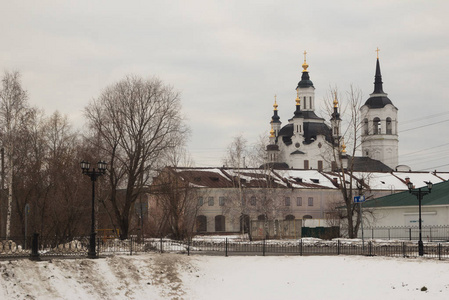 托博尔斯克东正教在城市的背景冬天
