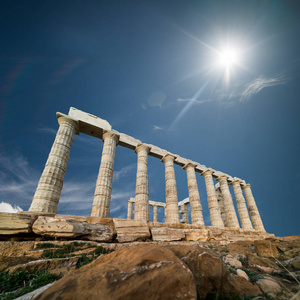 在太阳下 Sounio 海角的海神神庙遗址