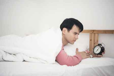 居家生活早上睡醒起床图片