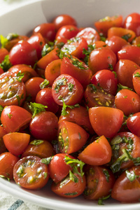 健康自制樱桃番茄沙拉