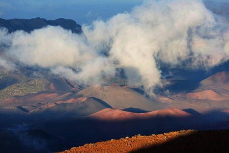 美丽的日出场面在哈雷阿卡拉火山, 毛伊岛, 夏威夷