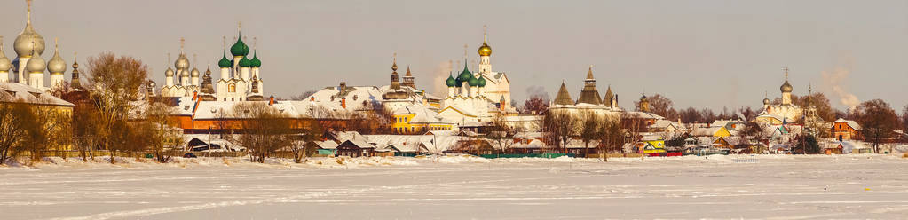 俄罗斯冬天在雪中的罗斯托夫克里姆林宫
