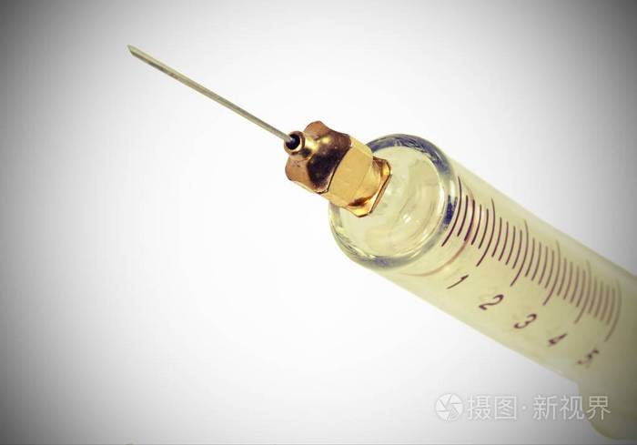 在老式ba上注射玻璃医用注射器的针头