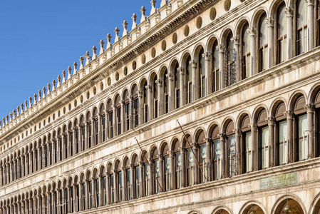 意大利威尼斯圣马来广场立面拱窗