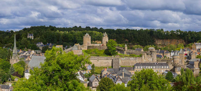 法国布列塔尼镇 Fougeres 全景