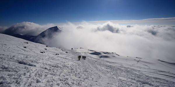 PiazzoOrobie 阿尔卑斯山顶部的冬季全景