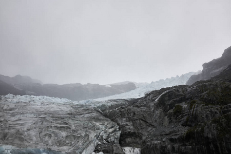 巴塔哥尼亚冰川和云雾缭绕的天空