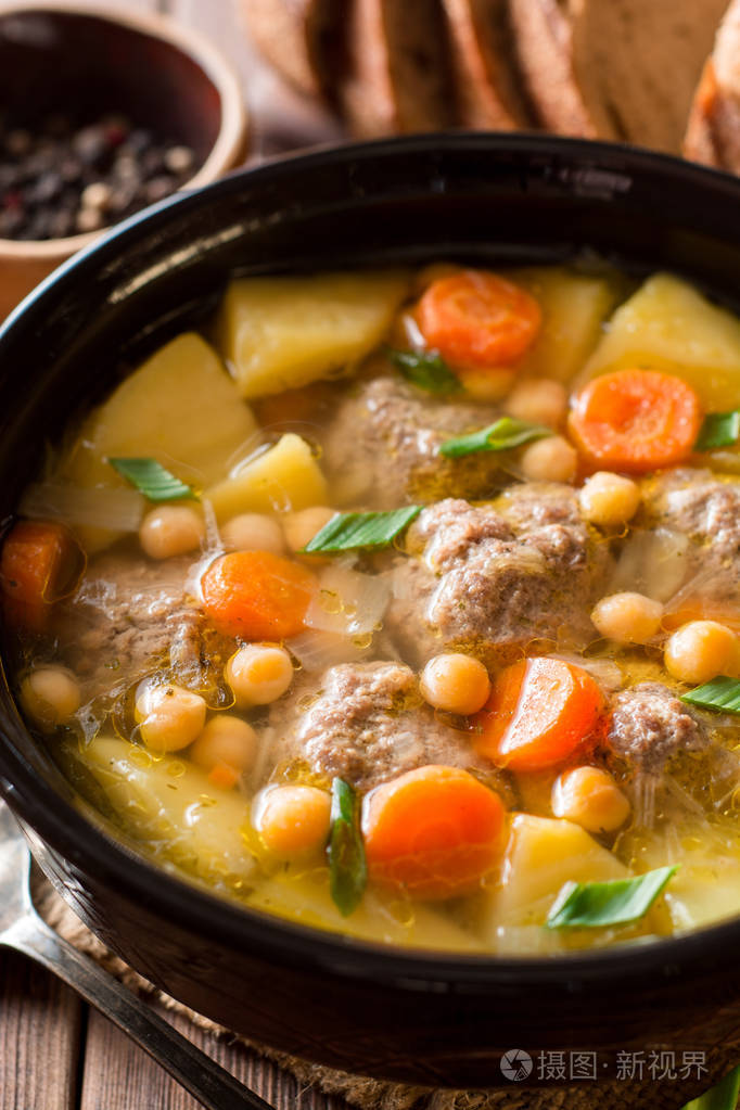 肉丸子蔬菜鹰嘴豆汤