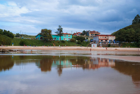 西班牙阿斯图里亚斯和坎塔布利亚独特的稀有美沙滩大便