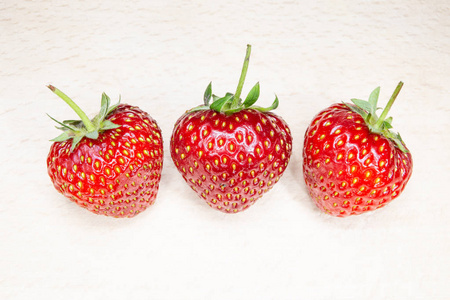 草莓, 典型的夏日水果