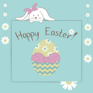 复活节贺卡上有 复活节快乐 的短语, 复活节兔子, 五颜六色的鸡蛋, 春天的花朵在蓝色的背景上。矢量插图