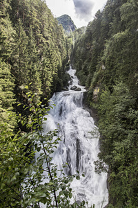 高山瀑布