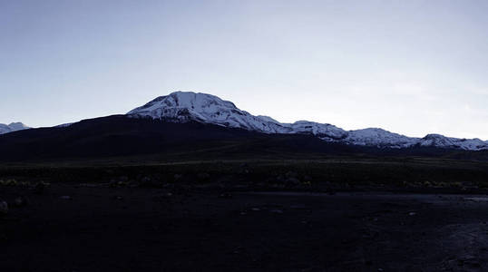 安第斯山脉全景从 El Tatio 间歇泉