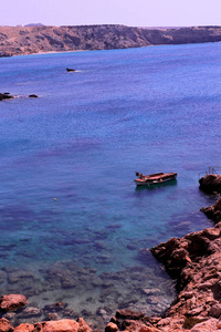 孤舟在希腊岛卡尔帕索斯