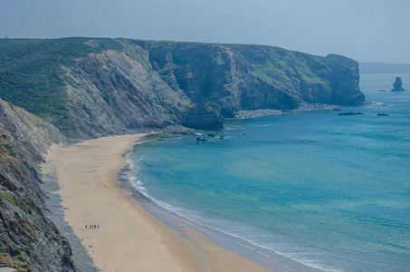 靠近aljezur葡萄牙的praia da arrifana海滩