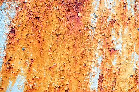 旧锈金属裂纹纹理与白色照片