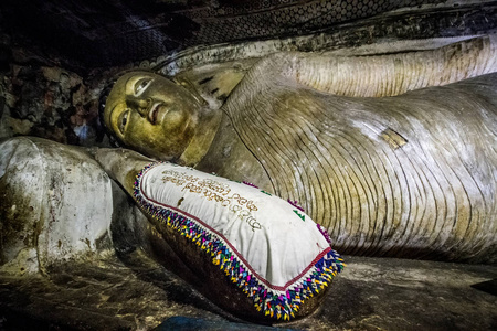 斯里兰卡丹布拉石窟寺，