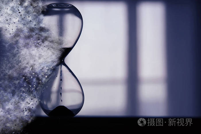 沙漏随着时间的流逝和消逝的概念