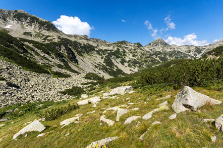 惊人的景观与拉托峰值，皮林山，保加利亚