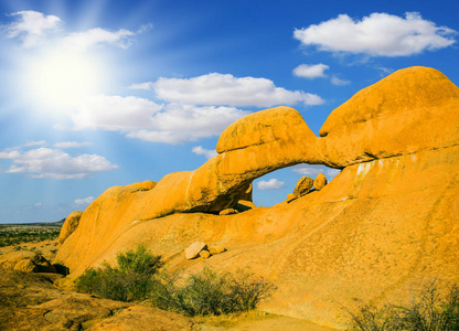 纳米比亚纳米布沙漠沙漠石拱 Spitzkoppe。极端生态旅游理念