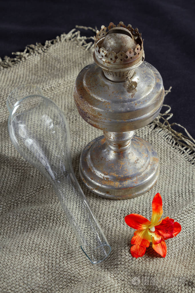 古煤油灯
